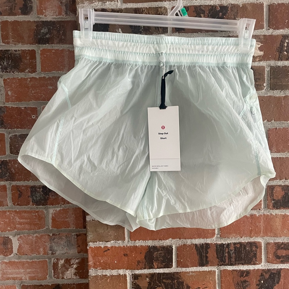 Lululemon Athletica Mint Green Step Out Shorts, Size 8